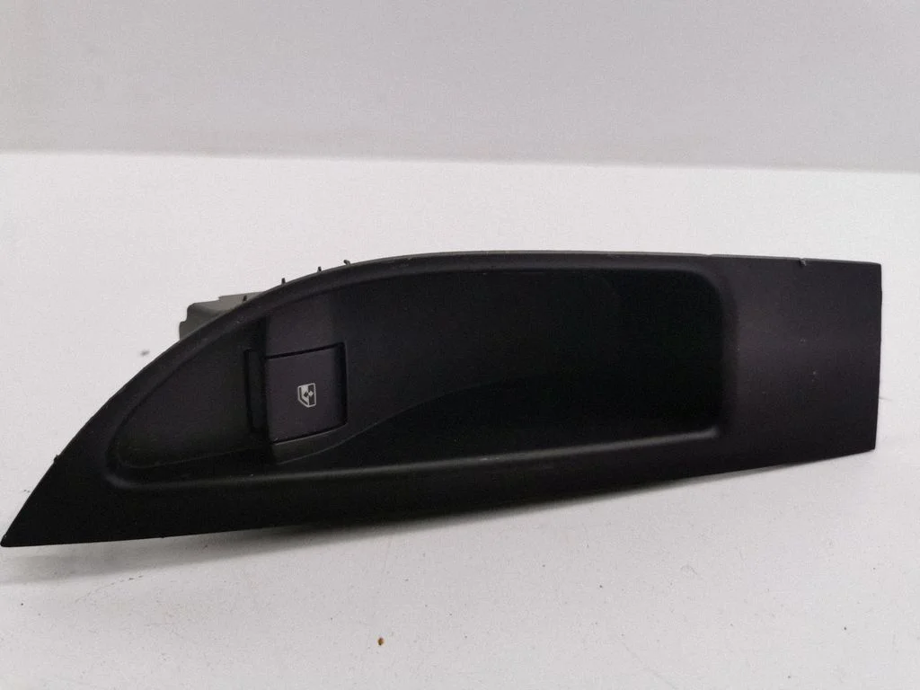 Electric window control switch – Opel Astra H (2004-2012)