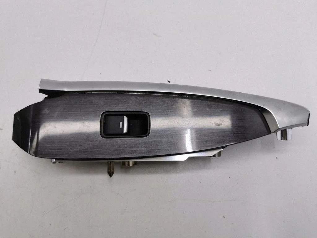 Elektrisko logu slēdzis KA1F66370