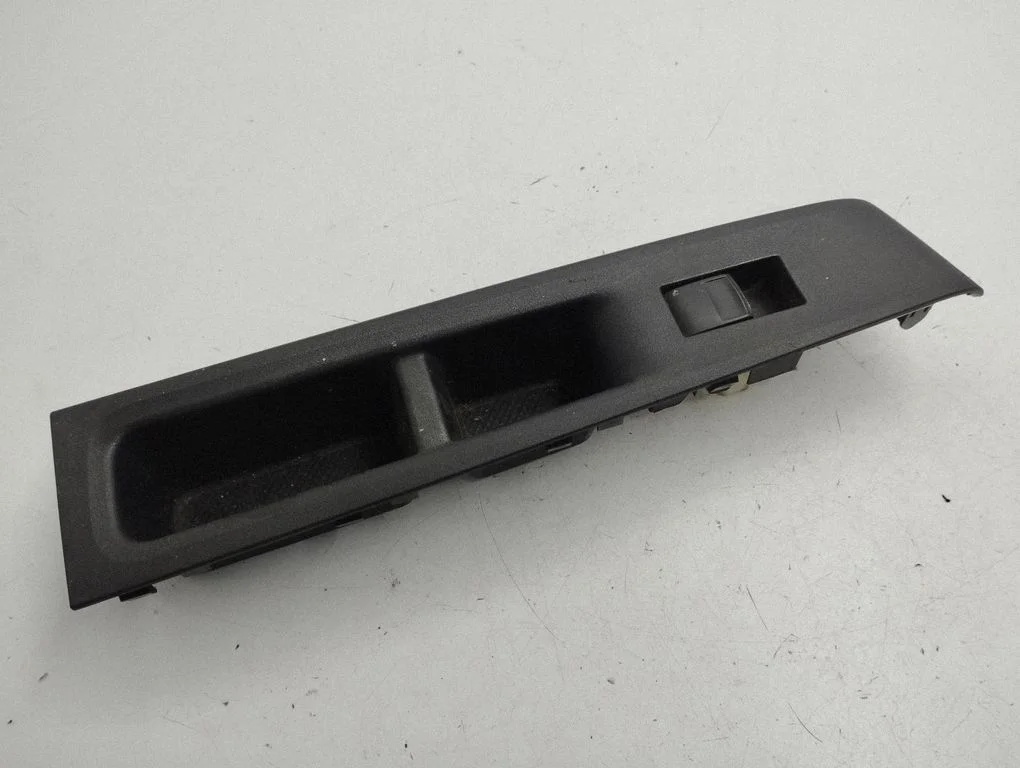 Electric window control switch 742310D330