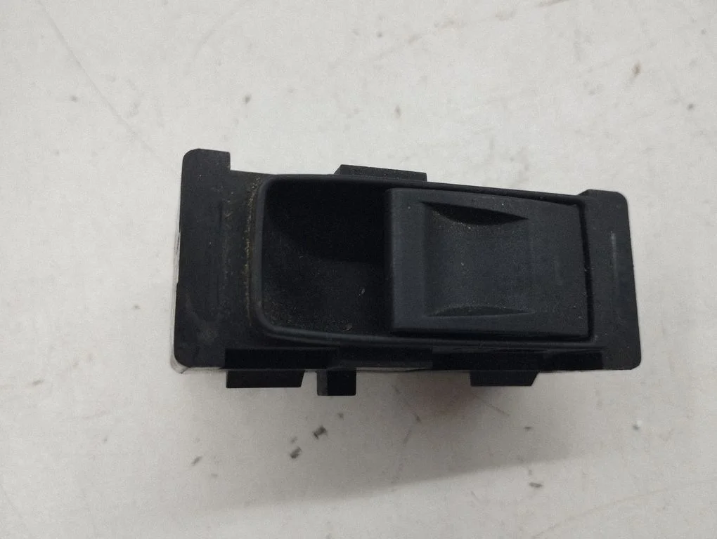 Elektrisko logu slēdzis 04602345AF