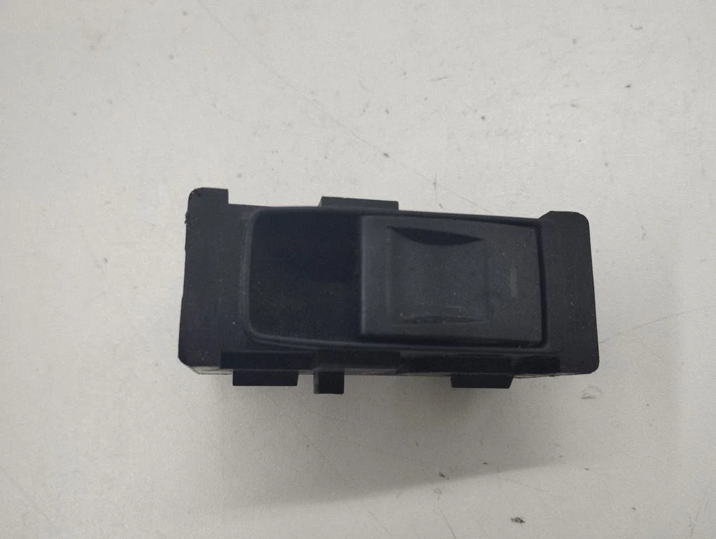 Elektrisko logu slēdzis 04602345AF