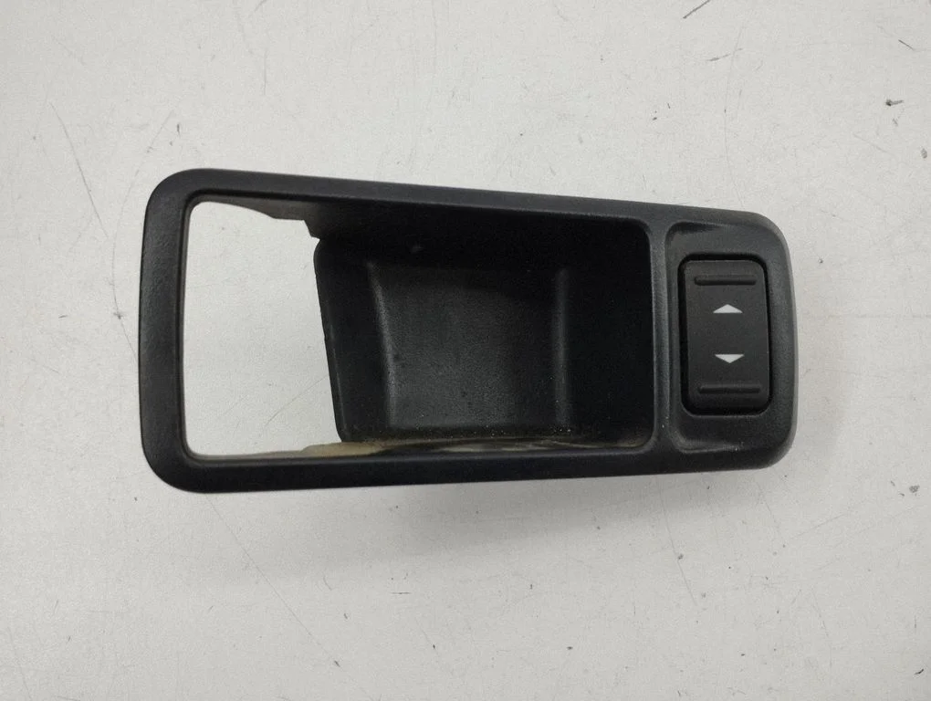 Electric window control switch – Ford Kuga I (2008-2012)