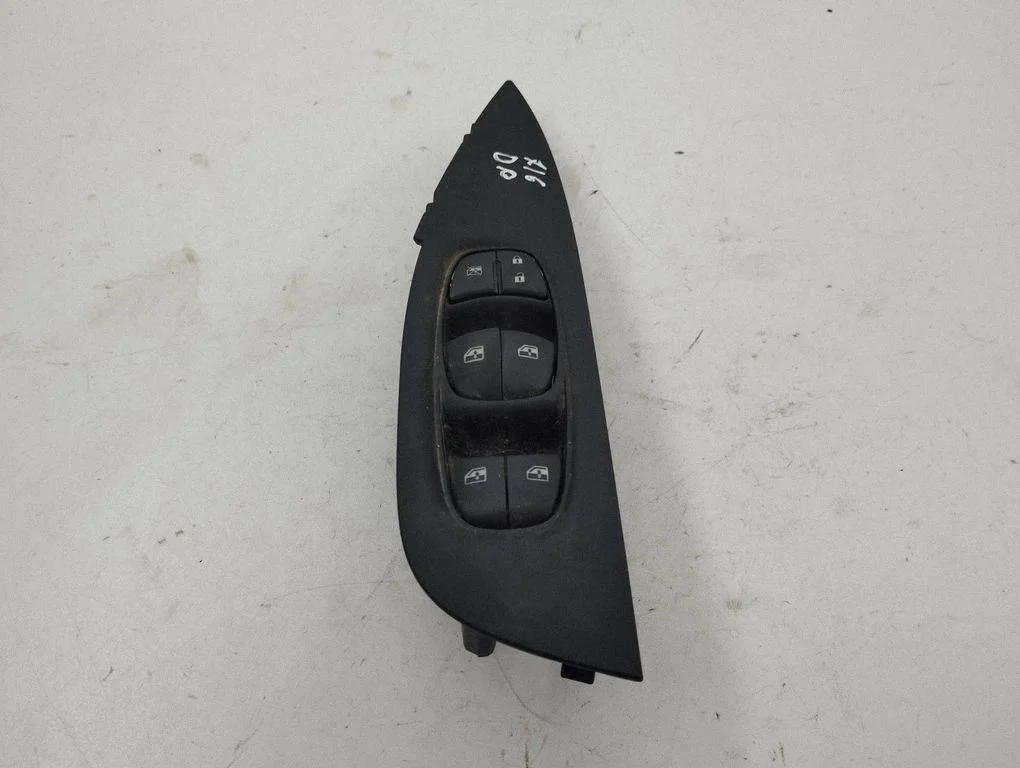 Electric window control switch 80960