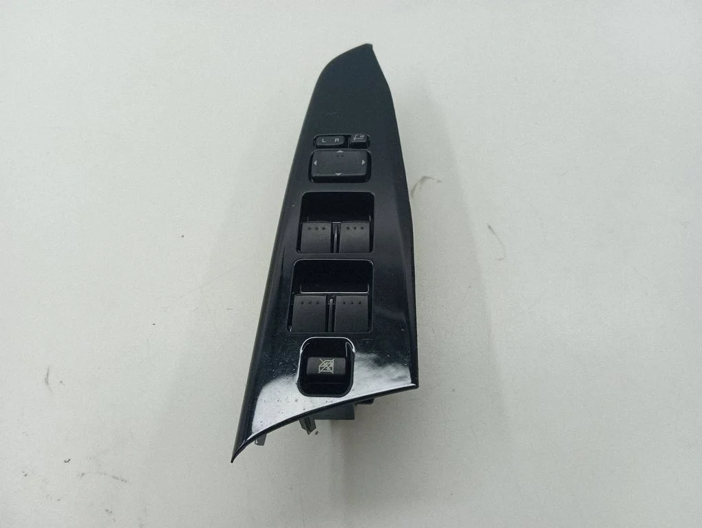 Electric window control switch EH82684L1