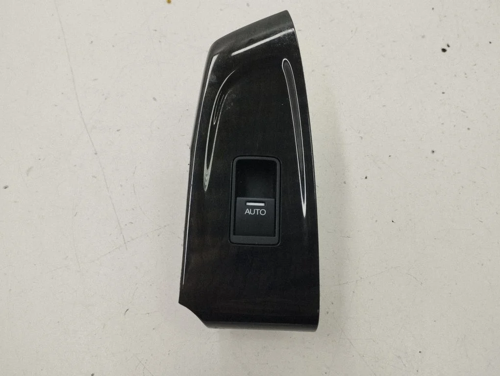 Elektrisko logu slēdzis 35770TL0E11M1