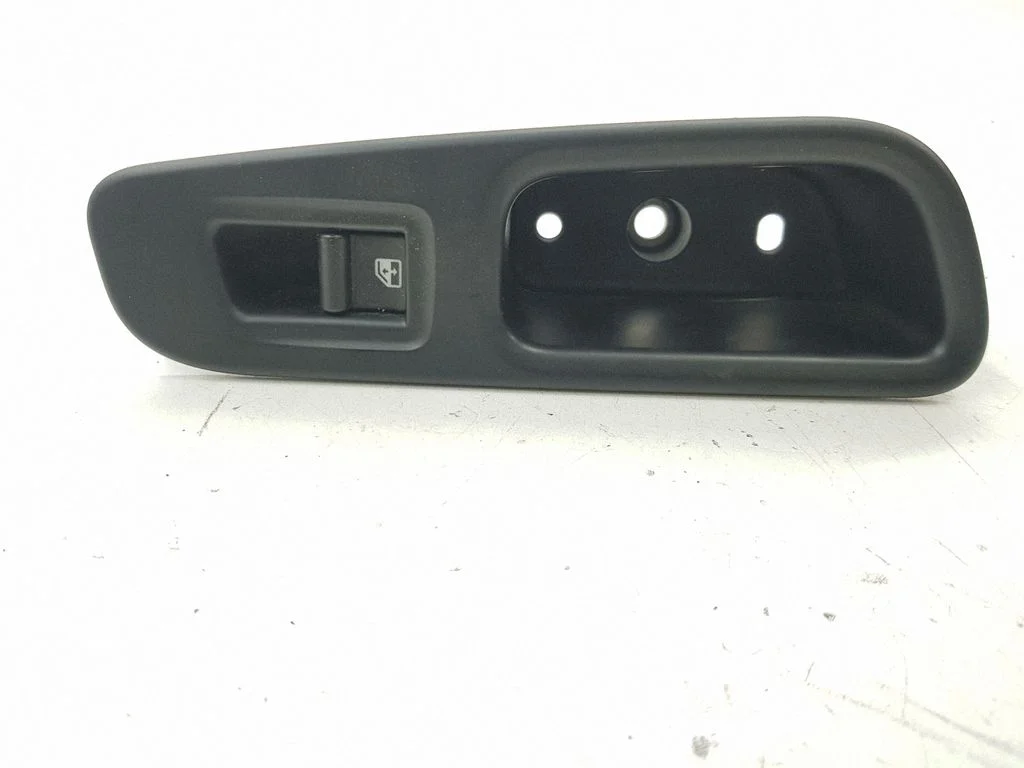 Electric window control switch – rear right