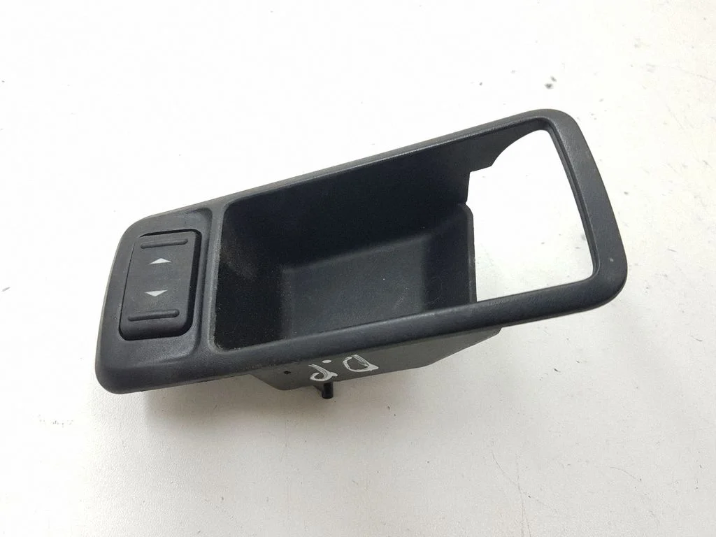 Electric window control switch – Ford Focus C-MAX (2003-2010)