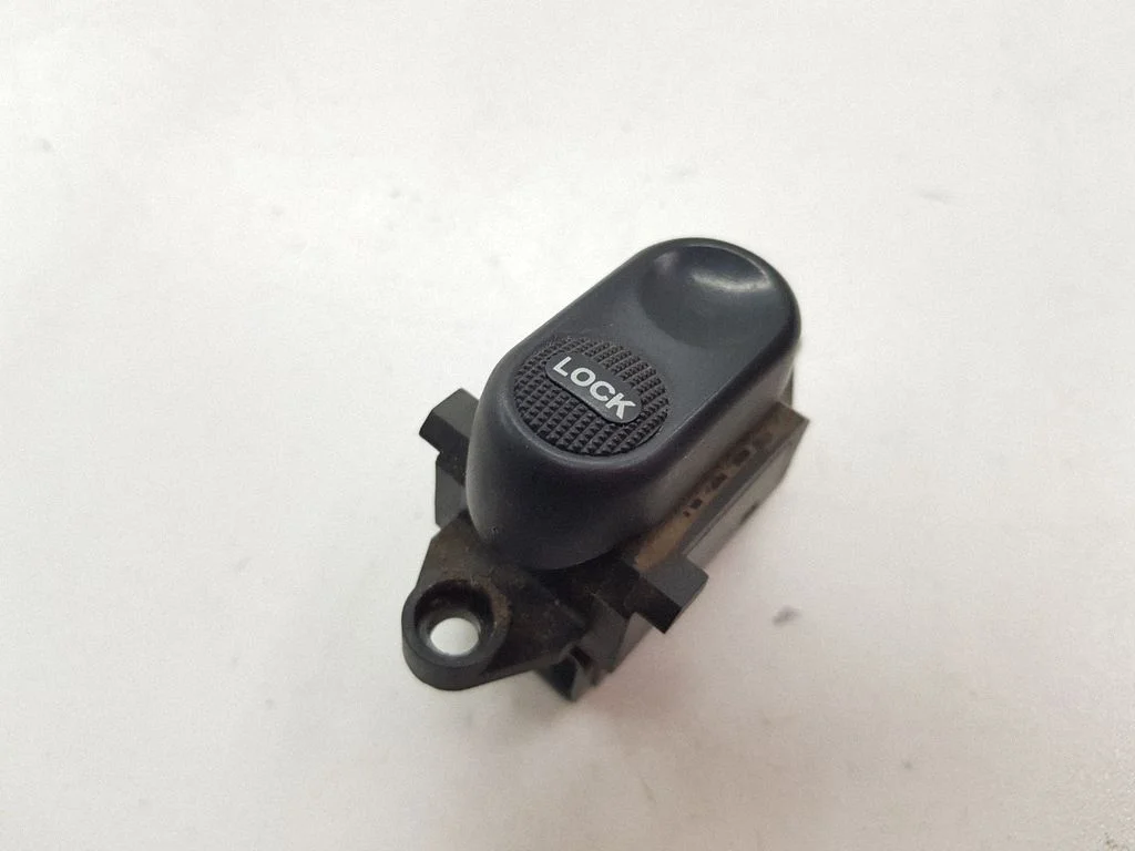 Elektrisko logu slēdzis 04671623AA