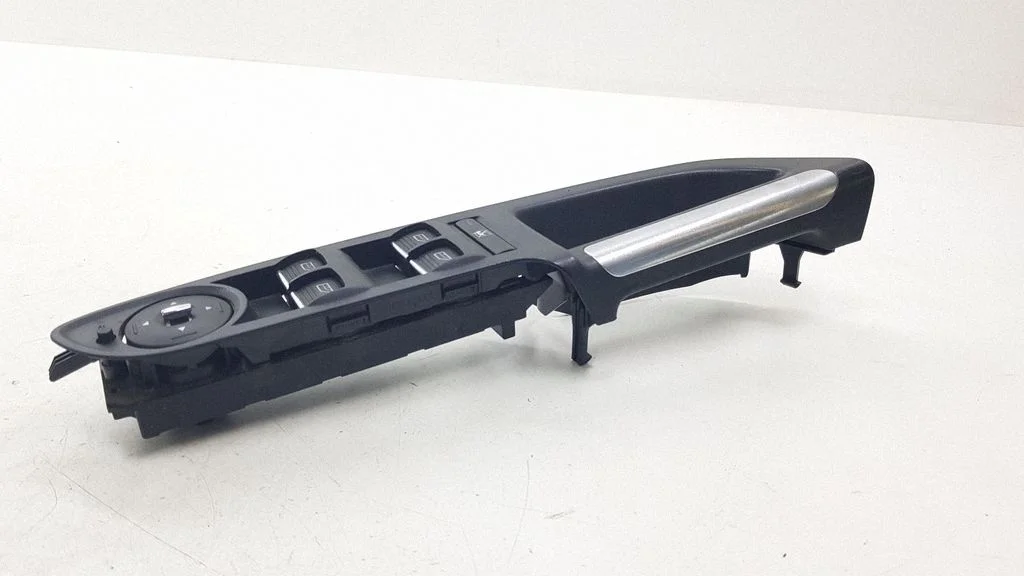 Electric window control switch AM51R26690
