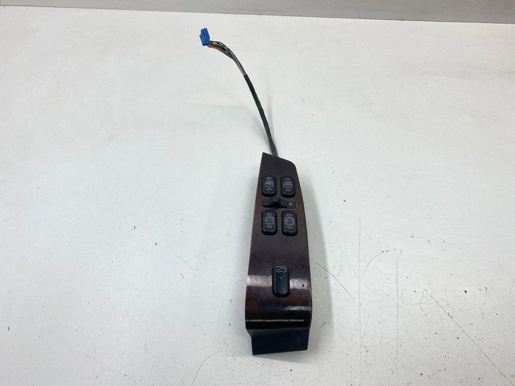 Electric window control switch 5303490