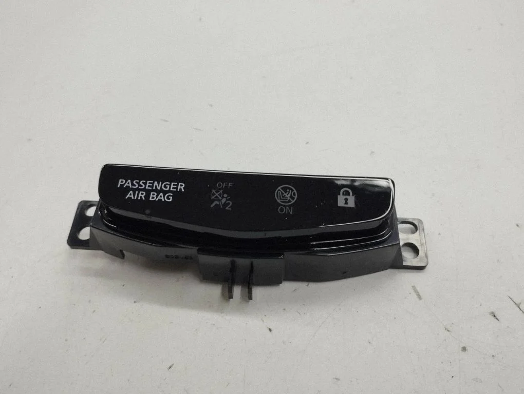 Wyłącznik poduszki powietrznej pasażera – Nissan Juke II F16 (2019-)