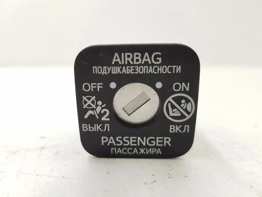 Passenger airbag on/off switch – Toyota Avensis T270 (2012-2015)