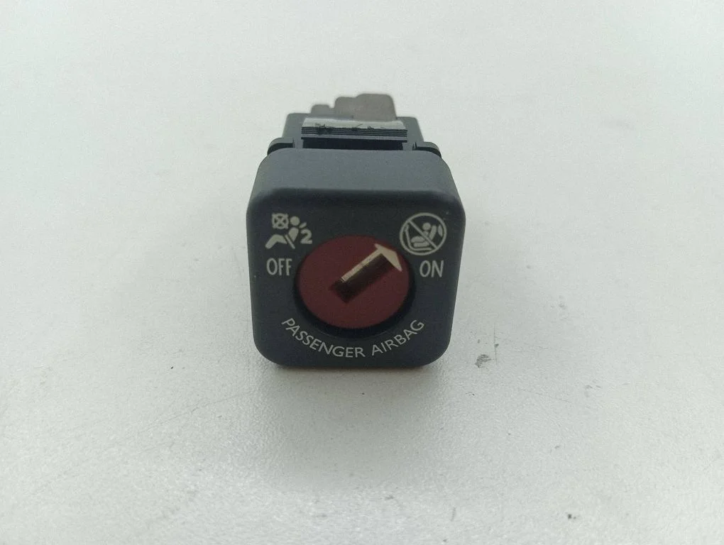 Passenger airbag on/off switch – Opel Mokka X (2019-)