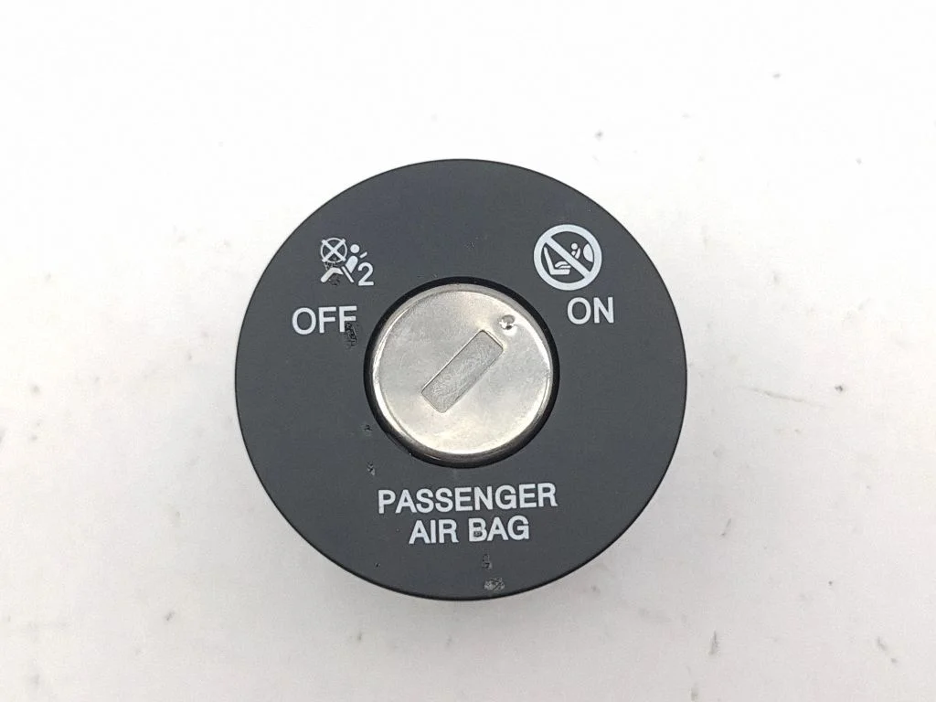 Passenger airbag on/off switch