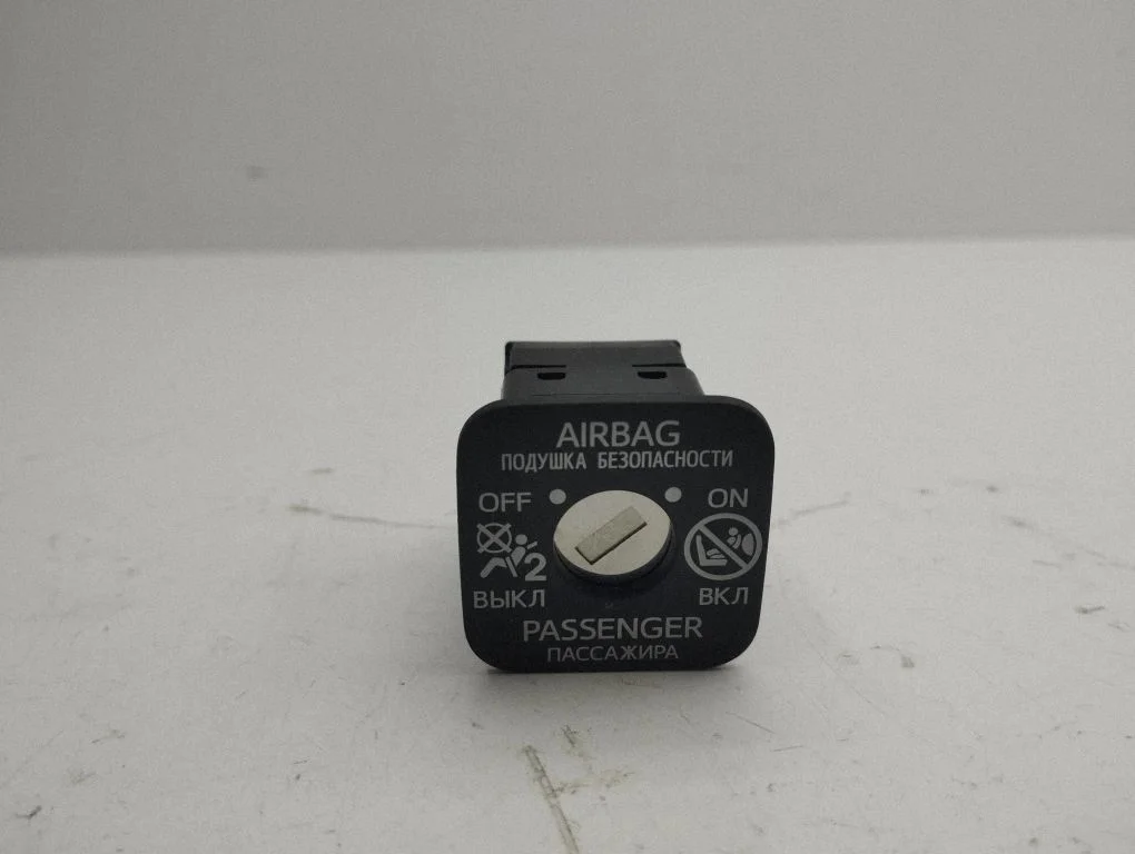 Passenger airbag on/off switch – Toyota RAV 4 (XA50) (2018-)