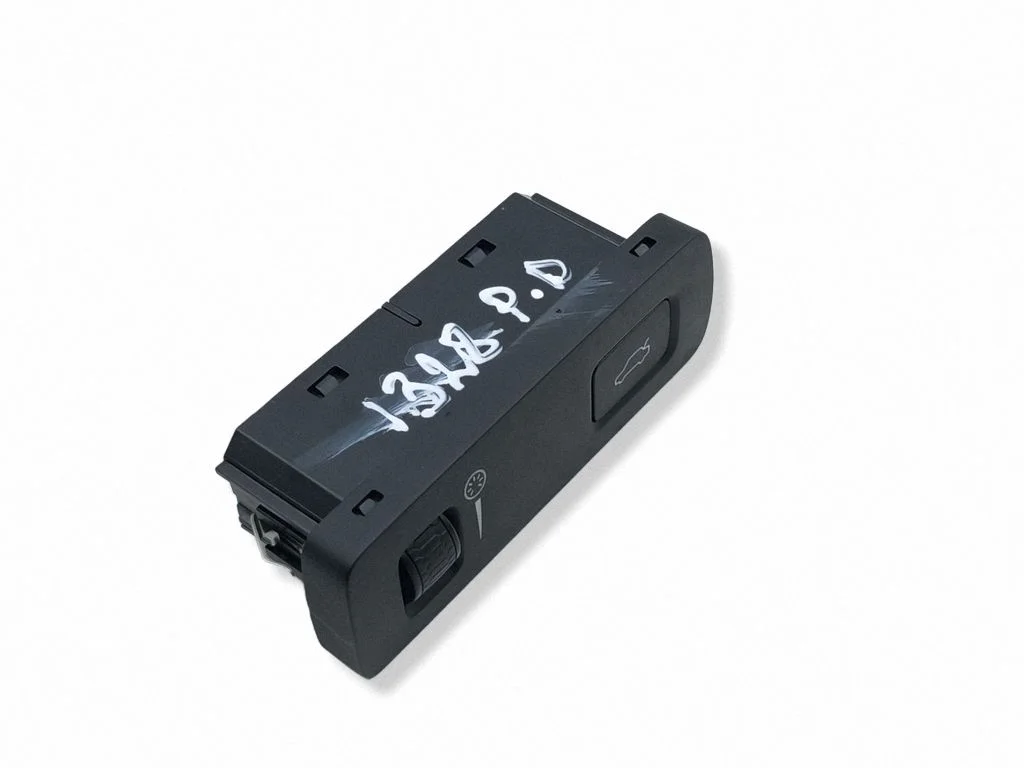 Citi slēdži/rokturi/pārslēdži P31443873