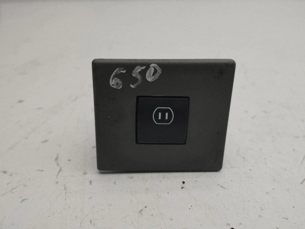 Other switches/knobs/shifts P04602642AC