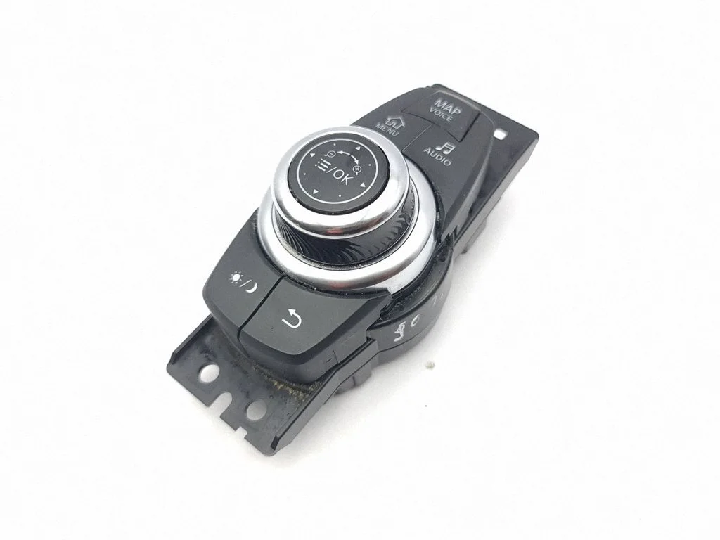 Multifunctional control switch/knob 5DA1C