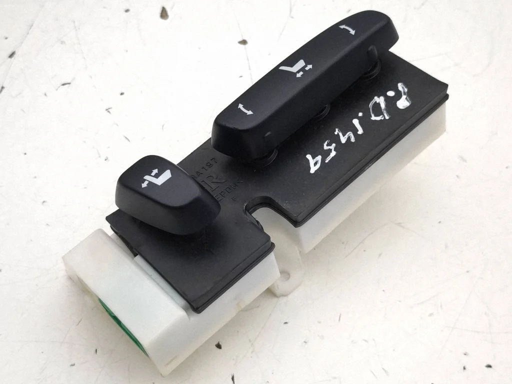 Seat control switch 8407053070