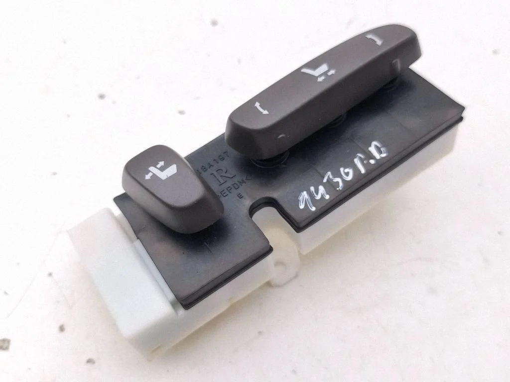 Seat control switch – Lexus IS 220D-250-350 (2006-2013)