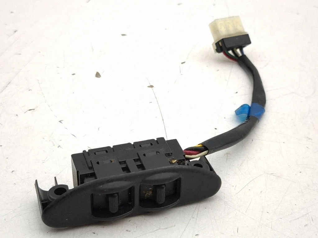Seat control switch – right