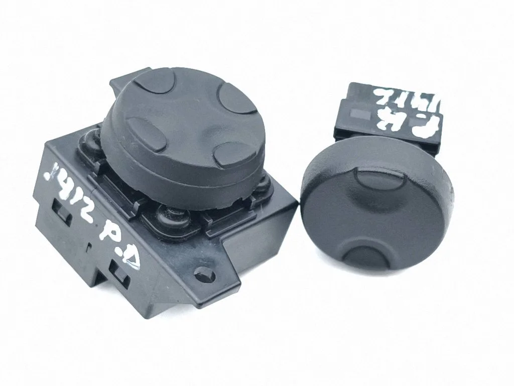 Seat control switch – right