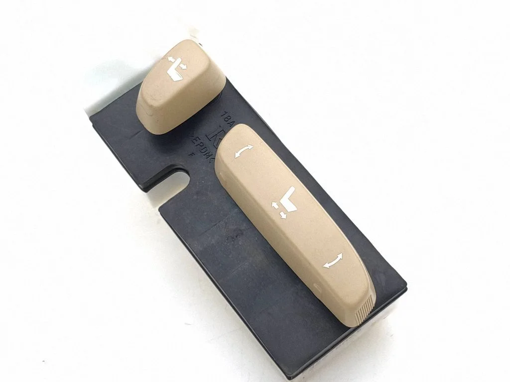 Seat control switch – Lexus IS 220D-250-350 (2006-2013)
