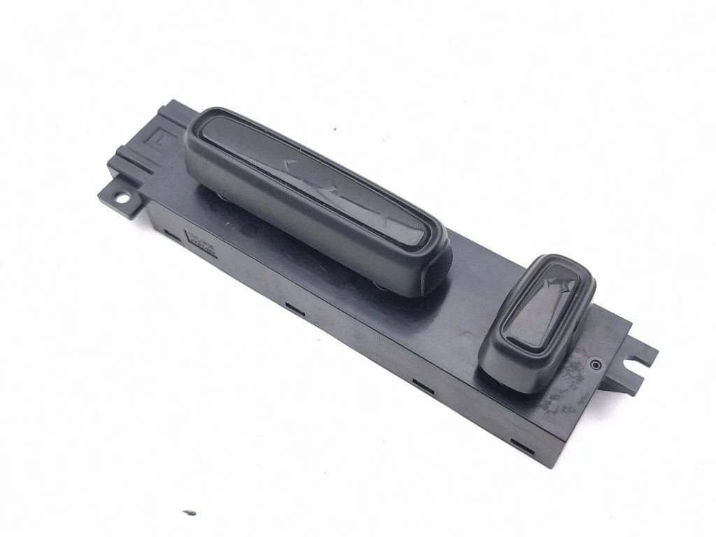 Sēdekļu regulēšanas slēdzis (-ži) 4121603SDD3U703