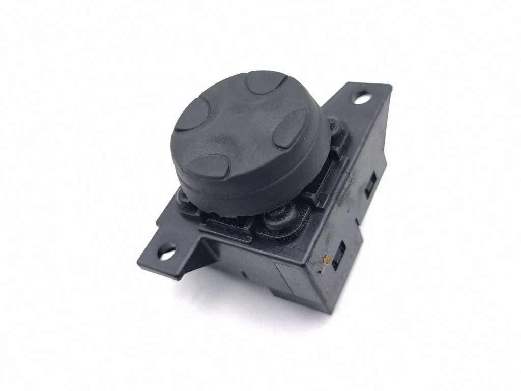 Seat control switch – front right