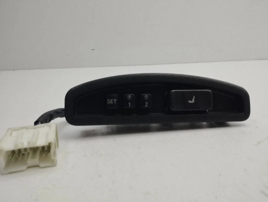 Seat control switch – front left