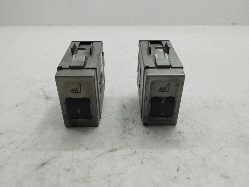 Istmesoojenduse lüliti 8V4T19K314AB