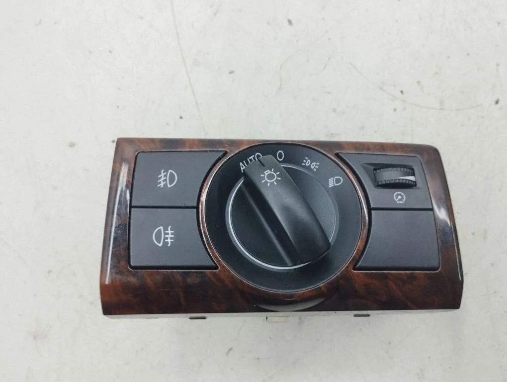 Light switch 20988696111013
