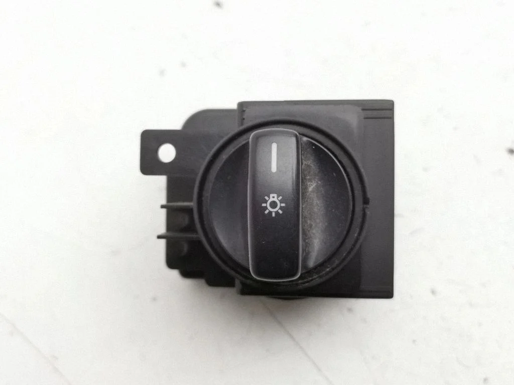 Light switch 1695452704