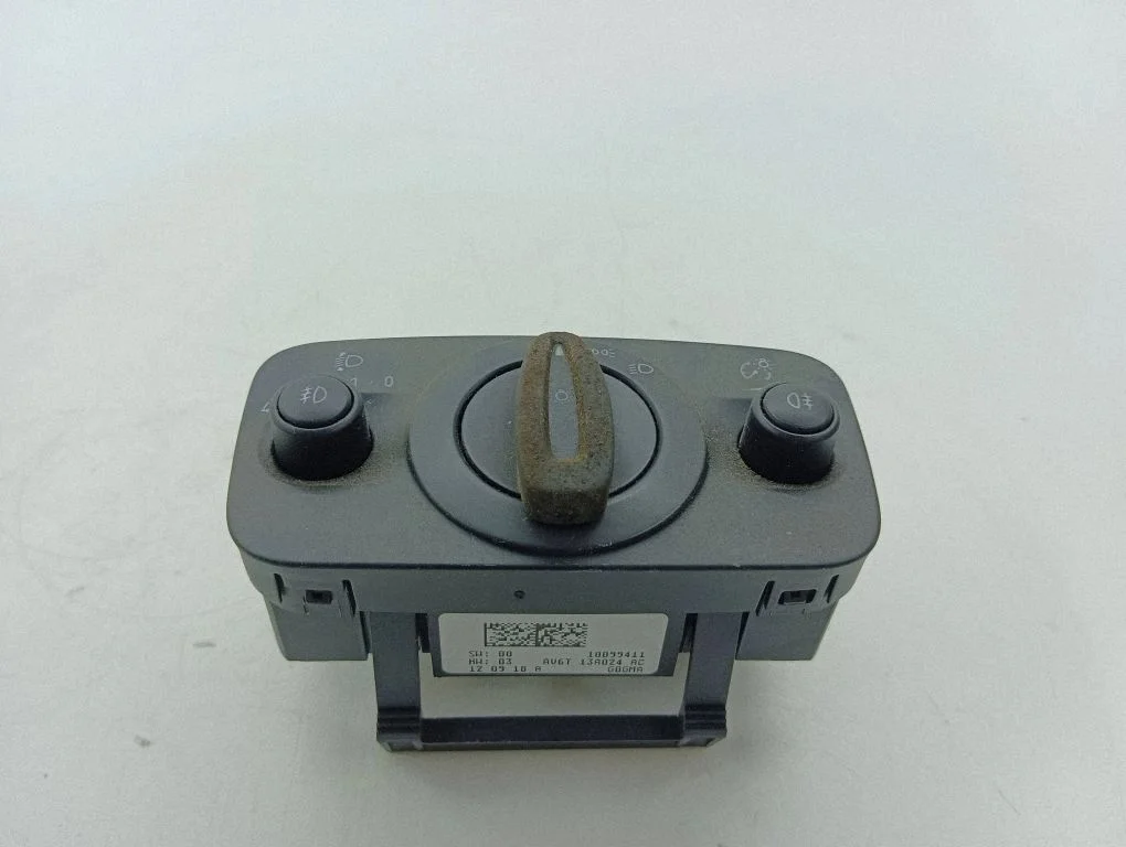 Light switch AV6T13A024AC