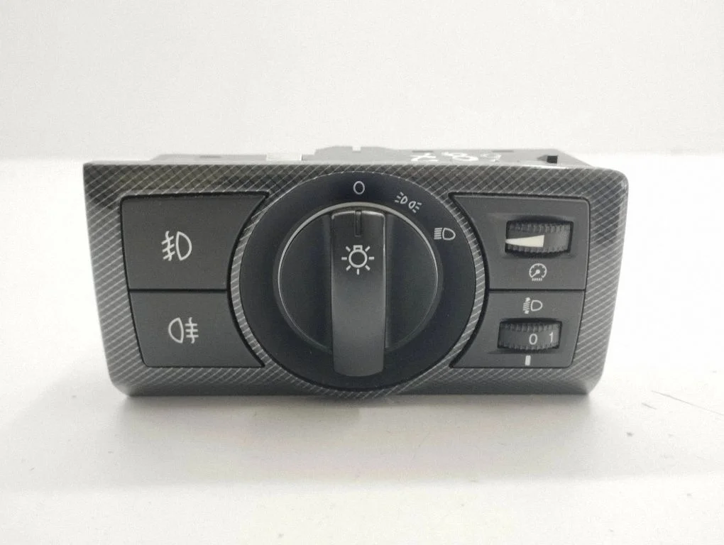 Light switch 25873730120918