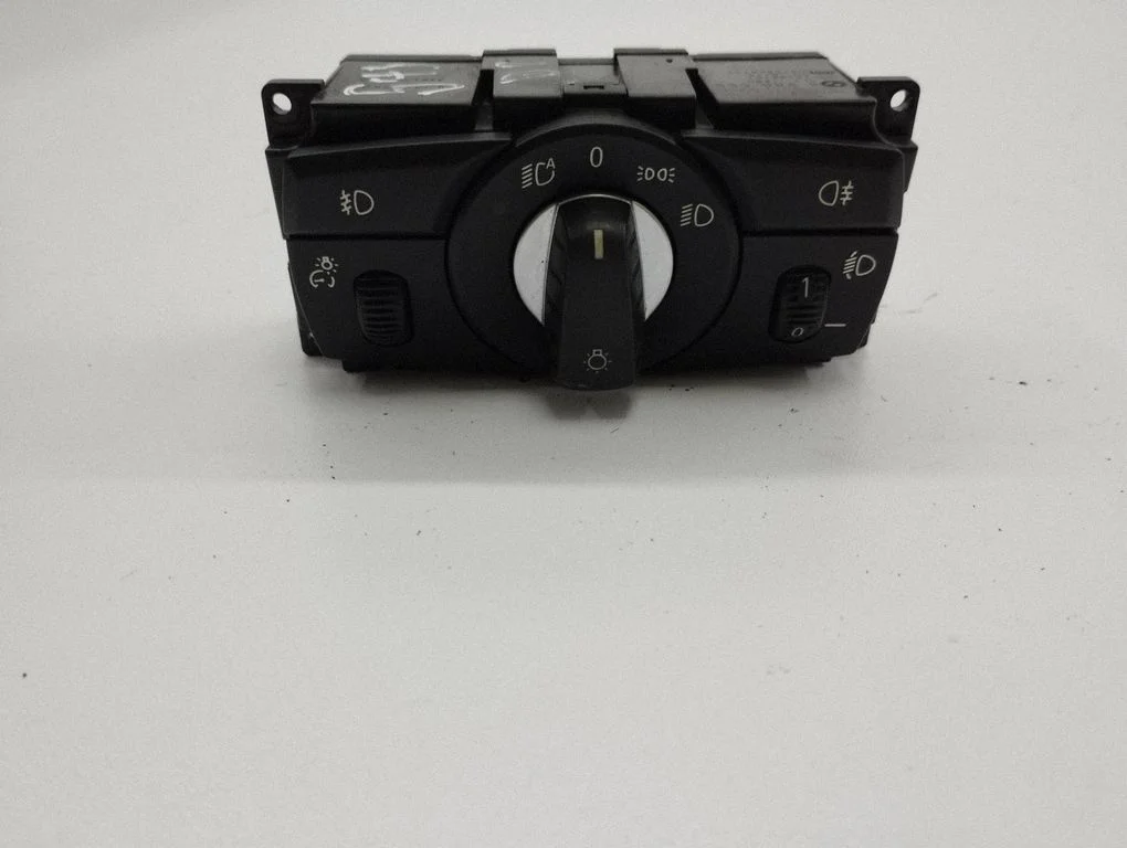 Gaismu slēdzis 6988555