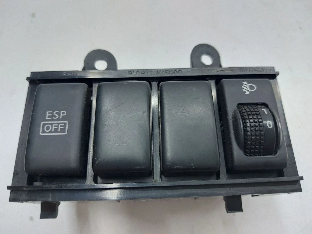 Headlight level height control switch P10971A75000