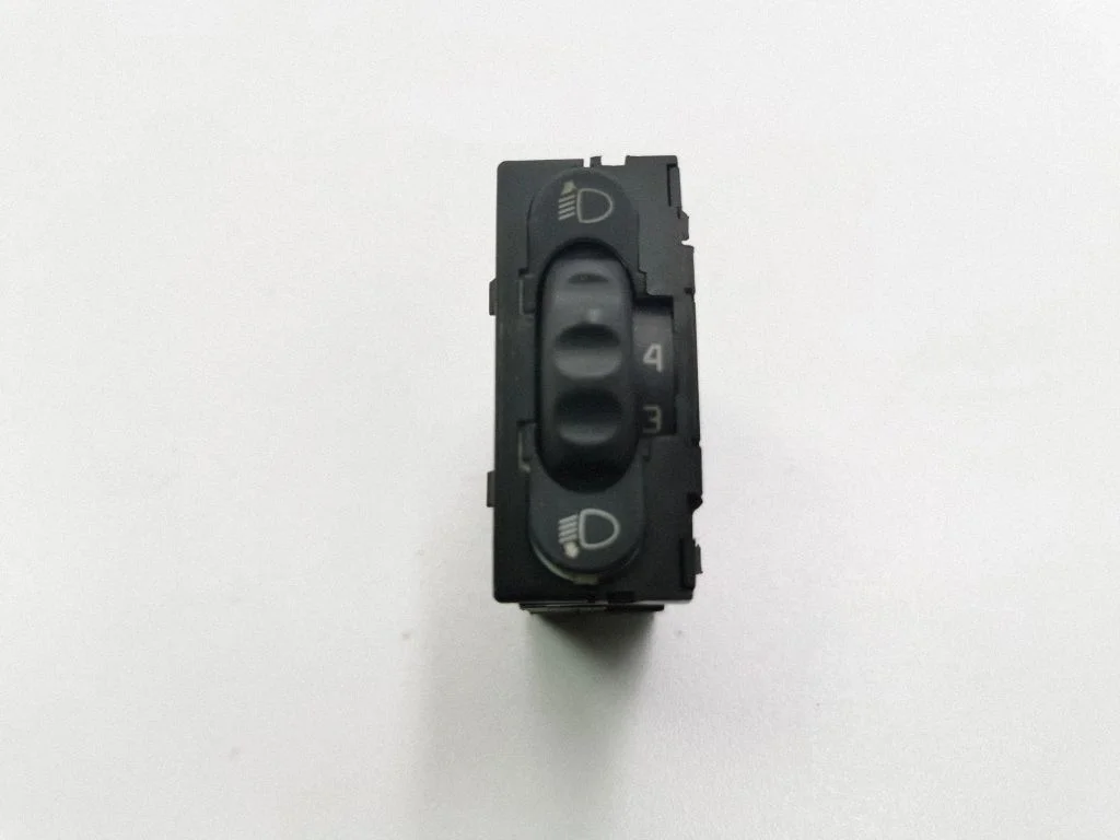 Lukturu augstuma regulēšanas slēdzis – Renault Megane I (1995-2002)