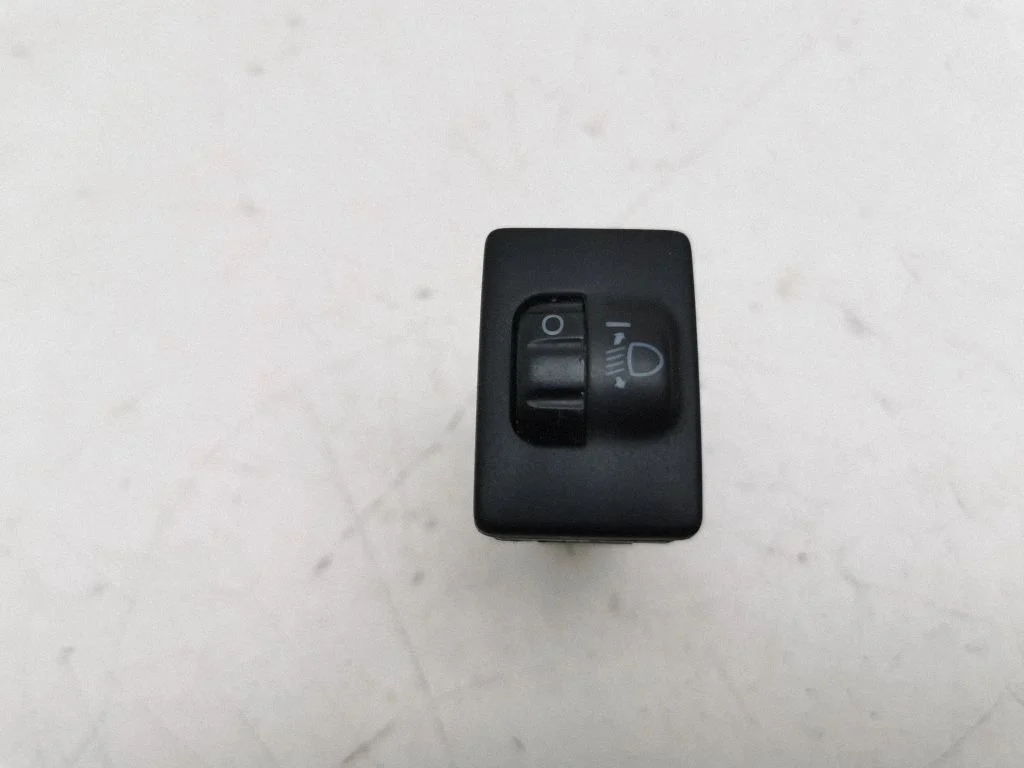 Lukturu augstuma regulēšanas slēdzis 841520D030