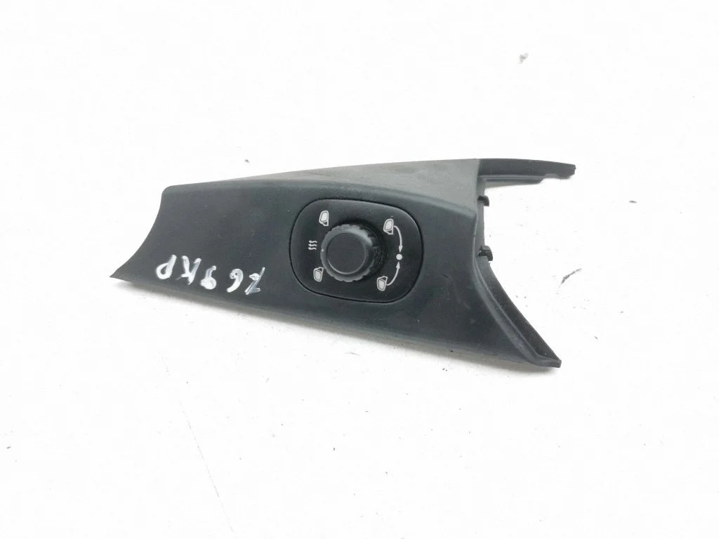 Wing mirror switch – left