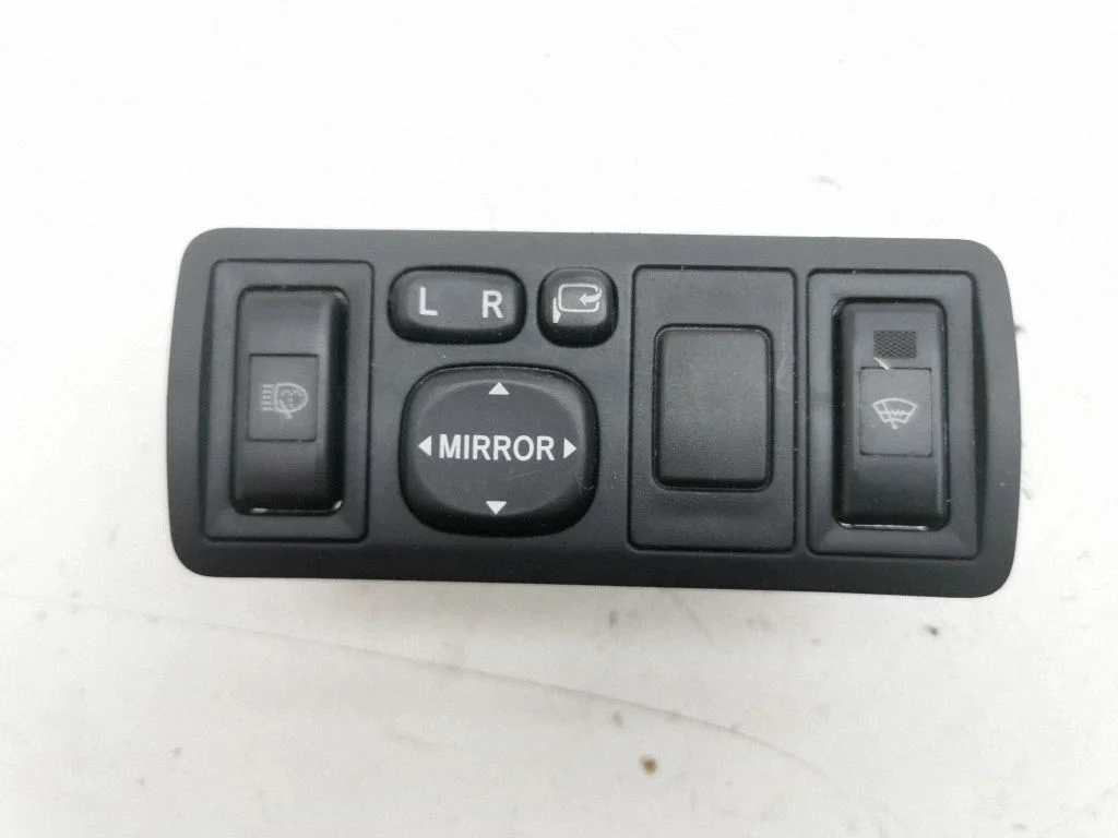 Wing mirror switch