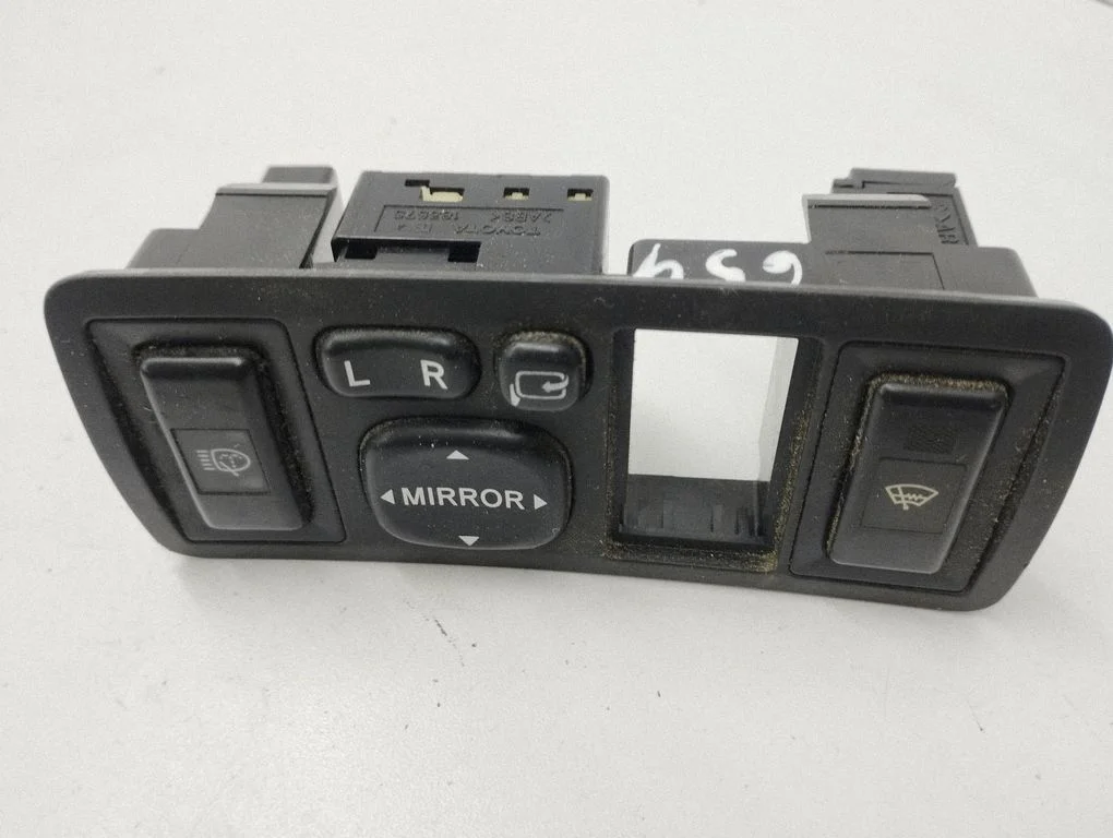 Wing mirror switch – Toyota Avensis T250 (2003-2006)