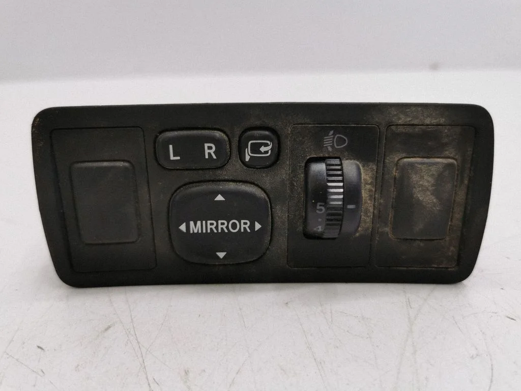 Wing mirror switch – Toyota Avensis T250 (2003-2006)
