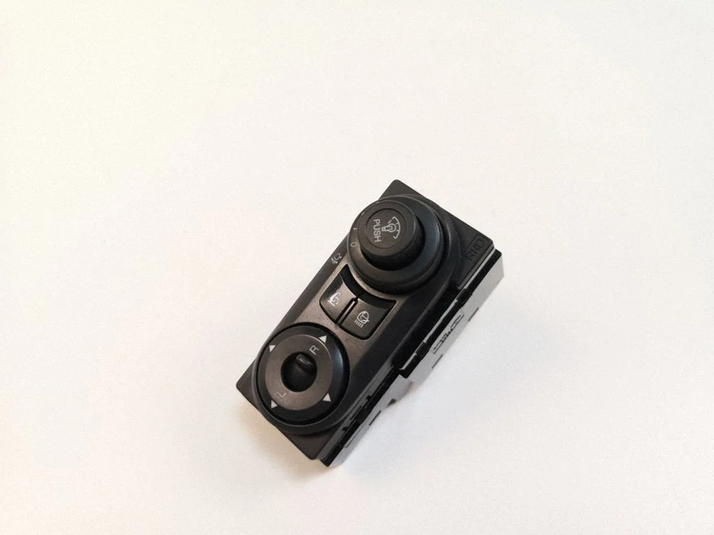 Wing mirror switch