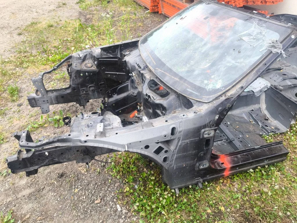 Front quarter panel – left