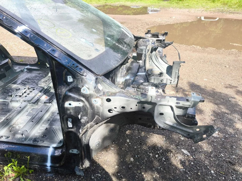 Front quarter panel – right