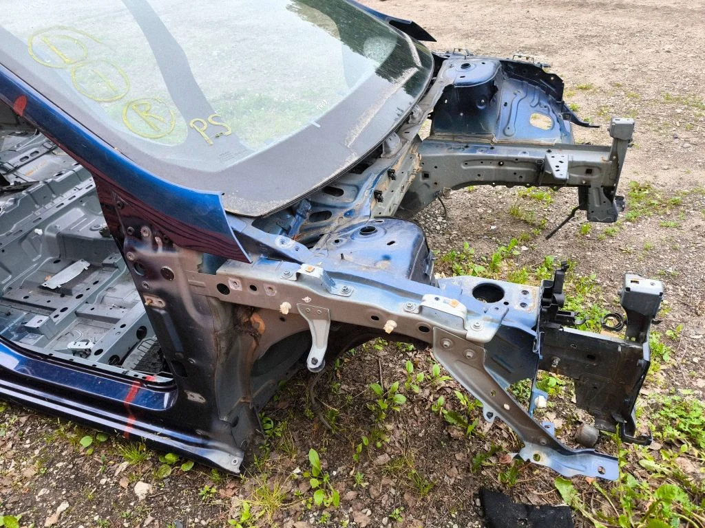 Front quarter panel – right