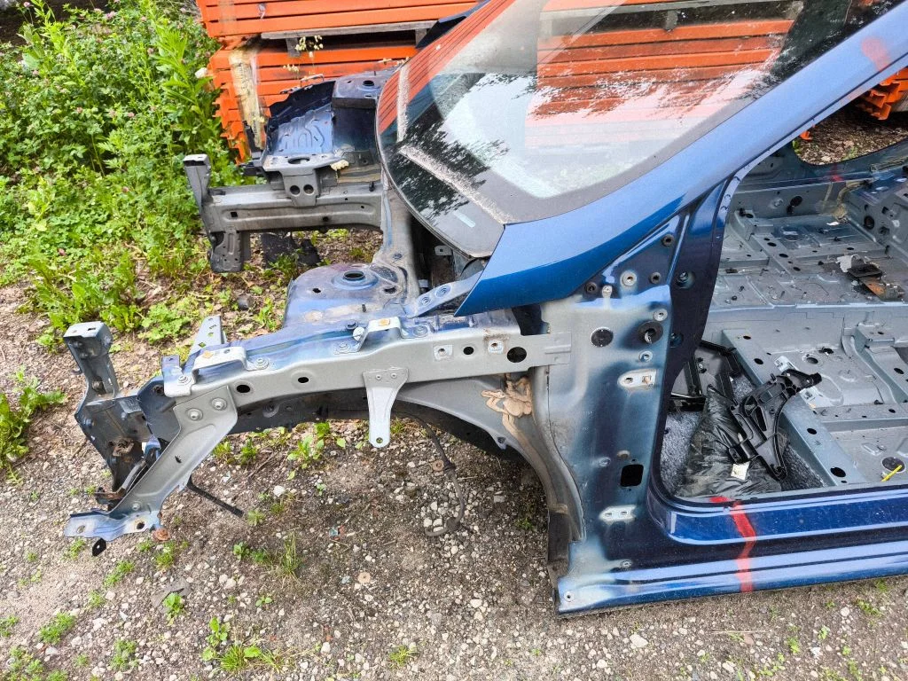 Front quarter panel – left