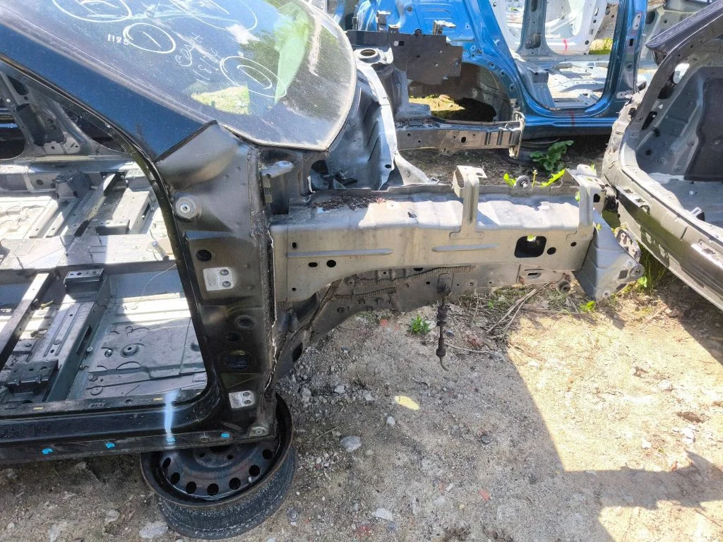 Front quarter panel – right