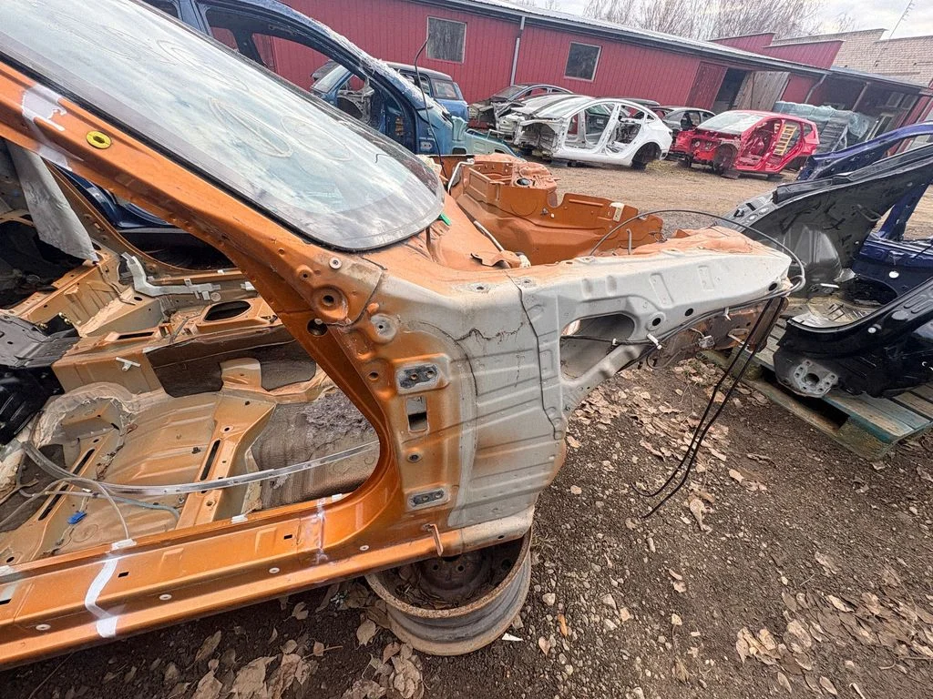 Front quarter panel – right